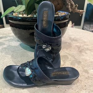 Used Navy Brighton sandals size 7.5